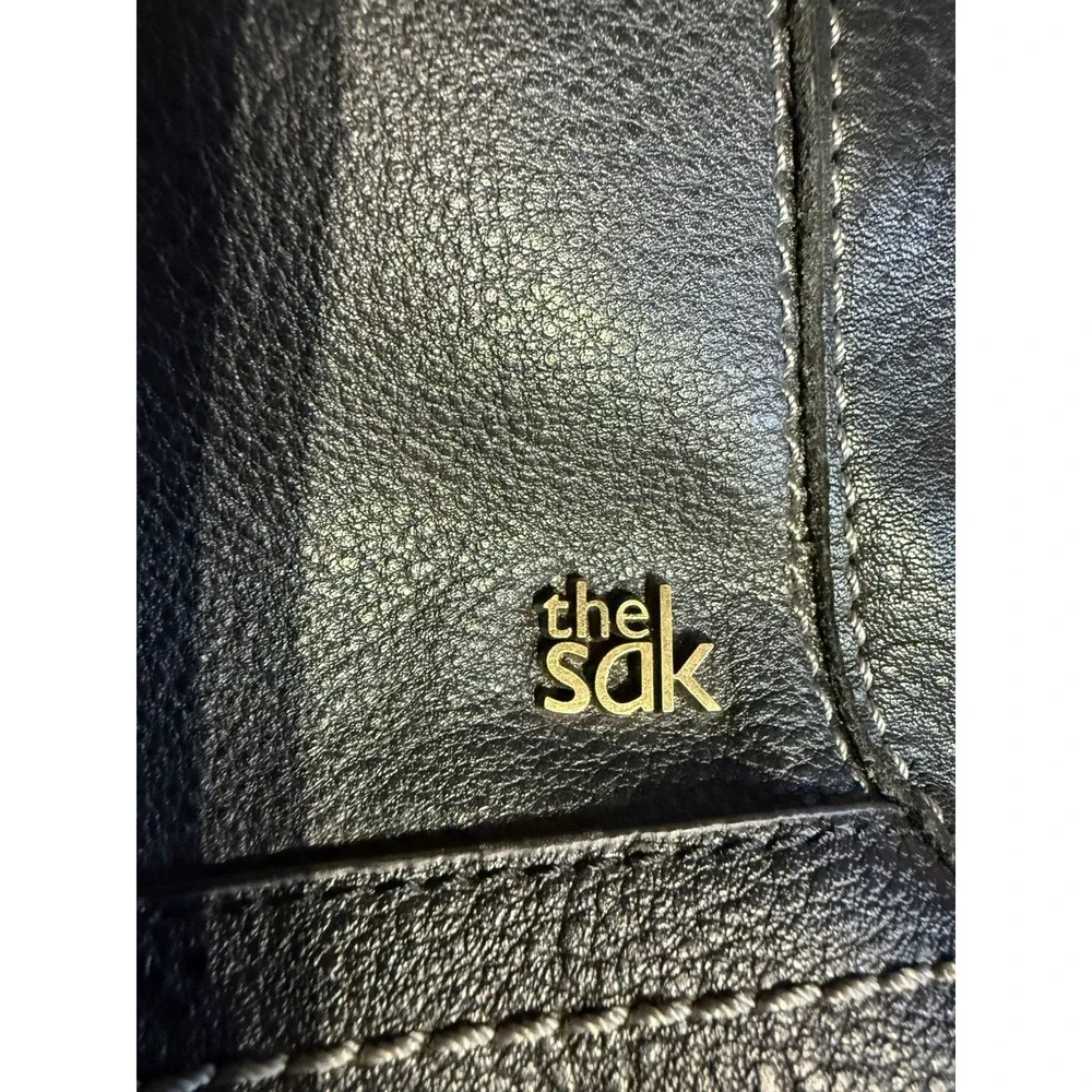 The Sak Black Leather Crossbody Bag‎ Front Zip Pocket Adjustable Strap